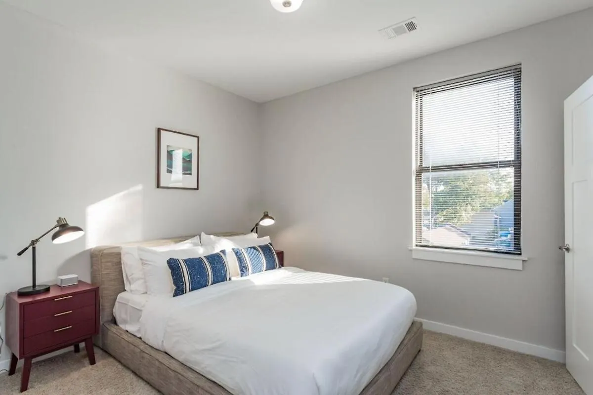 Cozysuites Two Alluring Music Row Condos W Parking 내슈빌 0*,  미국